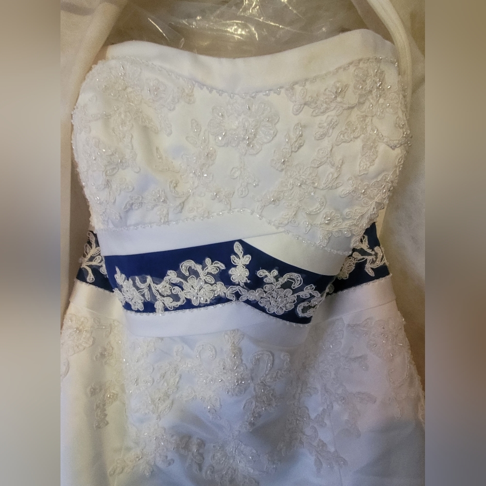Alfred Angelo Strapless Satin Wedding Dress - Picture 5 of 16